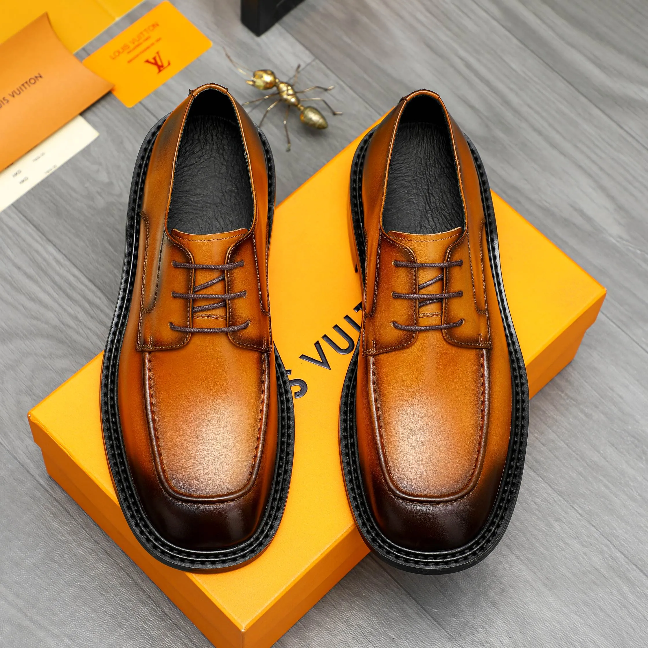 Men's shoes 💰600 Product trademark: LV "Louis Vuitton" business casual lace-up leather shoes Regular size: 37-46 Product materials: Selected high-quality color-brushed cowhide upper, pigskin lining, rubber outsole